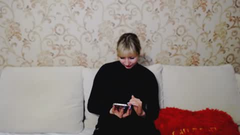 Snapshot of incredible_ariela chatting on January 17, 1:35 pm incredible_ariela online show from January 17, 1:35 pm