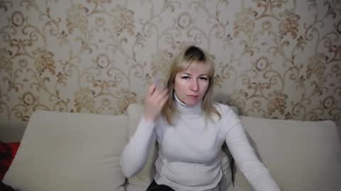 Snapshot of incredible_ariela chatting on January 21, 8:08 am incredible_ariela online show from January 21, 8:08 am