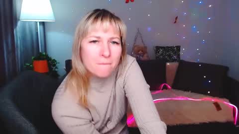 Snapshot of incredible_ariela chatting on February 26, 12:03 pm incredible_ariela online show from February 26, 12:03 pm