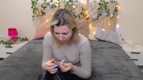 Snapshot of incredible_ariela chatting on February 27, 10:26 am incredible_ariela online show from February 27, 10:26 am