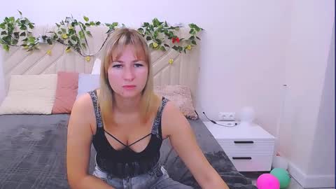 Snapshot of incredible_ariela chatting on September 16, 5:30 am incredible_ariela online show from September 16, 5:30 am