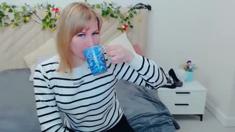 incredible_ariela online show from March 7, 8:11 am