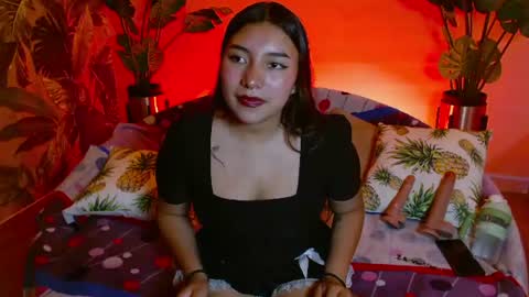 Snapshot of incredible_foxxy chatting on August 1, 3:39 am incredible_foxxy online show from August 1, 3:39 am
