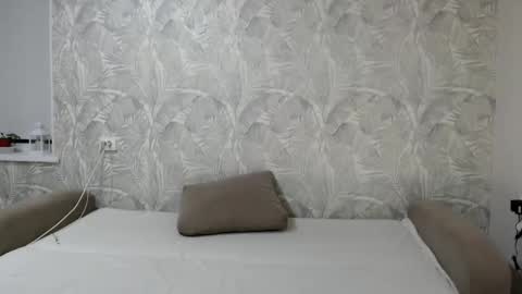 Della online show from February 5, 5:17 pm