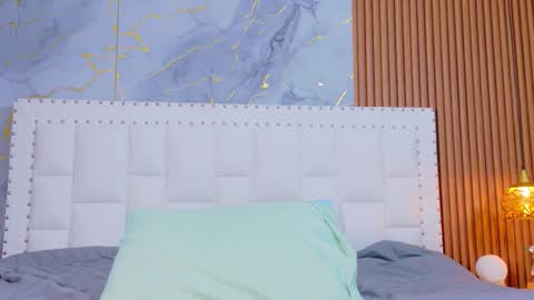 LITTLE AINHOA  online show from December 5, 7:21 pm