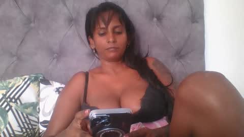 Snapshot of indianjasmin chatting on January 20, 1:00 pm priya online show from January 20, 1:00 pm