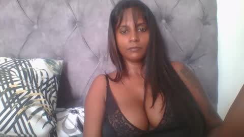Snapshot of indianjasmin chatting on February 8, 6:43 am priya online show from February 8, 6:43 am