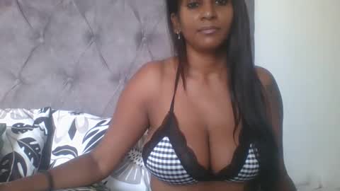 Snapshot of indianjasmin chatting on February 17, 5:47 am priya online show from February 17, 5:47 am