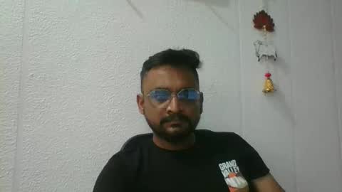 Snapshot of indianlover1433 chatting on October 23, 6:23 am Indian lover online show from October 23, 6:23 am