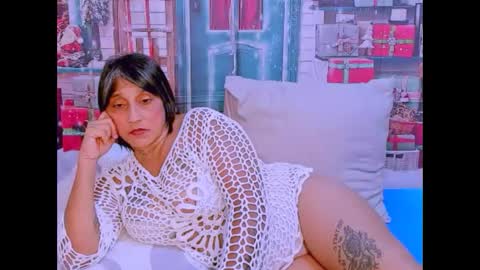 indianroxy27 online show from December 2, 7:31 pm