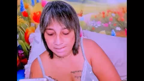 Snapshot of indianroxy27 chatting on February 15, 7:51 am indianroxy27 online show from February 15, 7:51 am