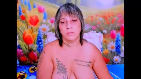 Snapshot of indianroxy27 chatting on February 18, 7:15 am indianroxy27 online show from February 18, 7:15 am