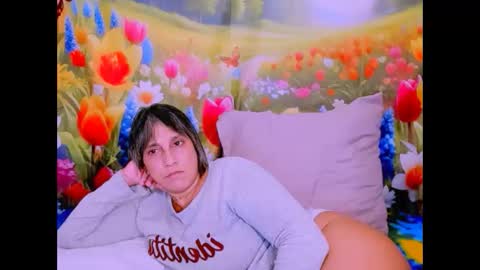 Snapshot of indianroxy27 chatting on February 24, 6:33 am indianroxy27 online show from February 24, 6:33 am