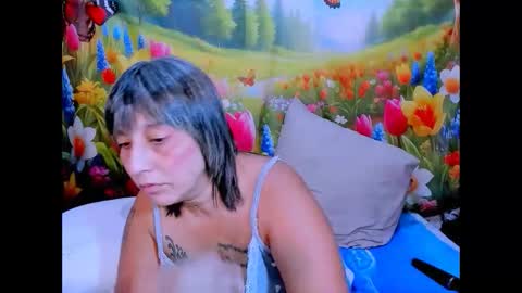 indianroxy27 online show from May 19, 6:03 pm