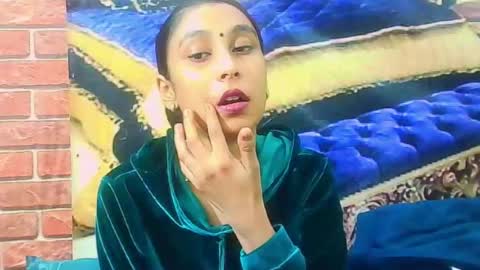 indiansexybutt4u2luv online show from June 18, 5:51 am