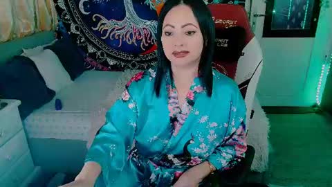 Snapshot of indica_me chatting on June 29, 8:09 pm indica_me online show from June 29, 8:09 pm