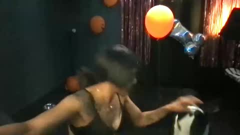 Snapshot of indiemarz chatting on October 13, 6:35 am IndieMarz online show from October 13, 6:35 am