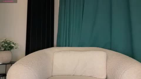 Snapshot of indikaflower chatting on September 24, 8:34 pm Indika Flower online show from September 24, 8:34 pm