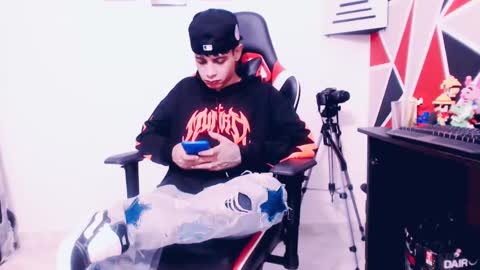 Snapshot of indomitablebeast chatting on February 14, 8:21 am matias online show from February 14, 8:21 am