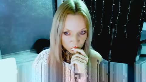 Snapshot of inesdesire chatting on September 24, 7:33 am InesDesire online show from September 24, 7:33 am