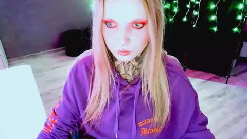 Snapshot of inesdesire chatting on October 1, 9:21 pm InesDesire online show from October 1, 9:21 pm