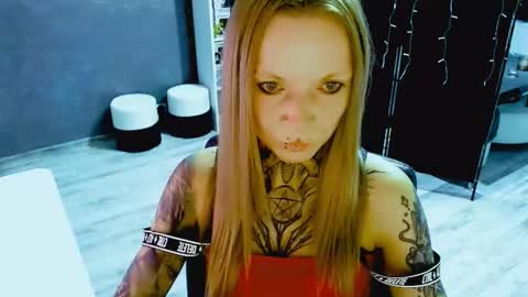 Snapshot of inesdesire chatting on October 8, 5:43 pm InesDesire online show from October 8, 5:43 pm