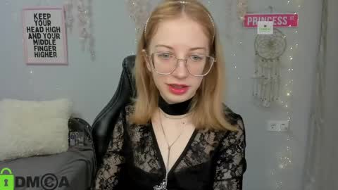 Mia online show from March 28, 1:33 pm