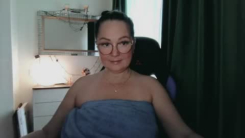 Snapshot of infinity_loveliness chatting on July 14, 7:02 am Infinity online show from July 14, 7:02 am