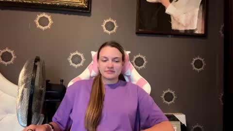 Snapshot of ingaswancey chatting on July 16, 4:35 pm Emmi online show from July 16, 4:35 pm