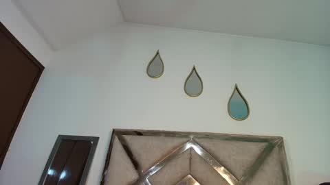            online show from October 8, 11:19 am