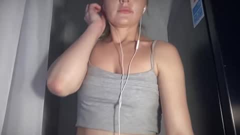 iniva05 online show from April 13, 3:06 pm