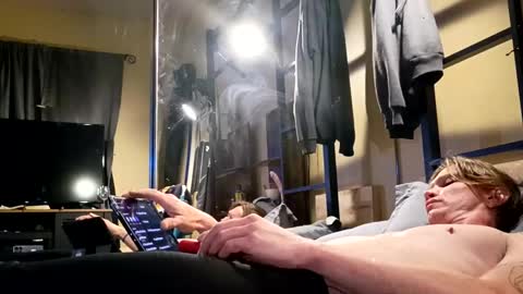 inlovewithlace online show from October 26, 6:52 am