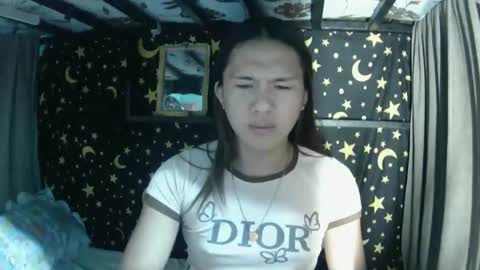 Snapshot of insulting_whoreifica chatting on January 2, 8:39 am MAXINE online show from January 2, 8:39 am