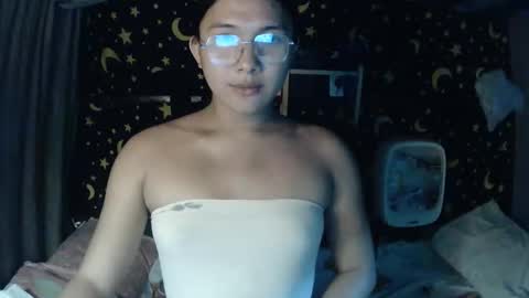 Snapshot of insulting_whoreifica chatting on October 9, 7:28 am MAXINE online show from October 9, 7:28 am