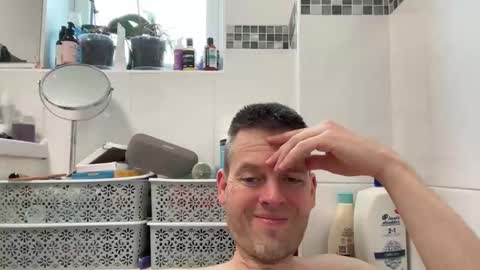 Snapshot of interestedhun chatting on October 10, 8:46 am InterestedHun online show from October 10, 8:46 am