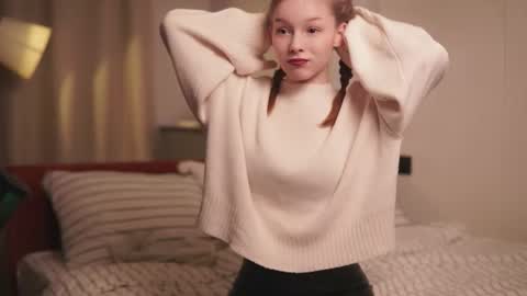 Avie online show from March 10, 2:44 pm