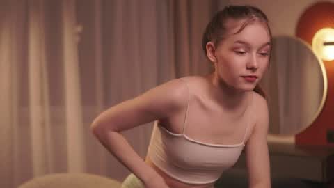 Avie online show from April 9, 6:24 pm