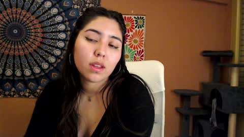 Snapshot of intimatetales chatting on December 19, 10:00 pm Africa online show from December 19, 10:00 pm