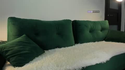 Snapshot of intrigueeme chatting on July 5, 10:55 am Yuli online show from July 5, 10:55 am