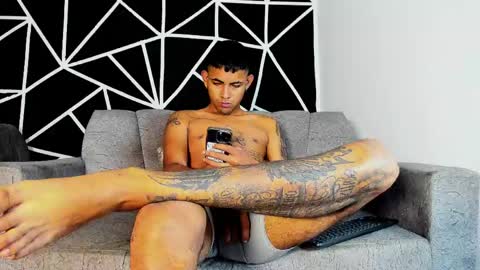 Snapshot of invictu_mastercum420 chatting on April 29, 2:37 am El Way online show from April 29, 2:37 am