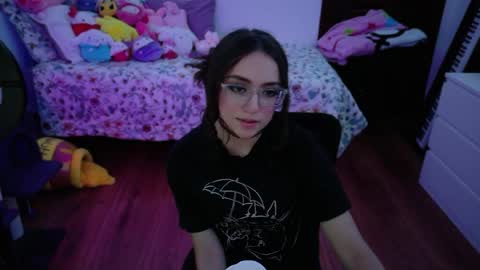 invisibledollx online show from May 26, 8:10 am
