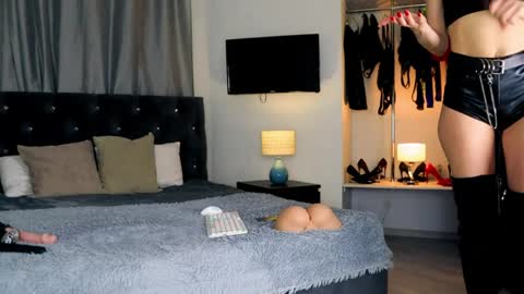 inviting_tina online show from April 6, 3:15 am