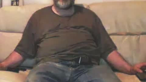 Snapshot of iowalaserbear chatting on February 20, 7:10 am iowalaserbear online show from February 20, 7:10 am