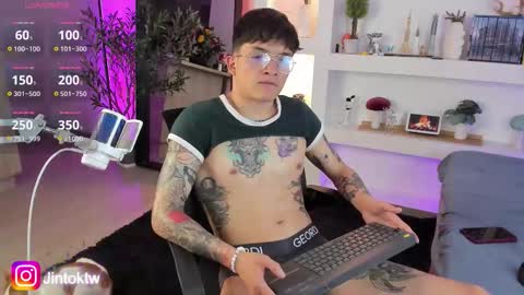 Snapshot of ireliaboy chatting on February 20, 3:25 am ireliaboy online show from February 20, 3:25 am