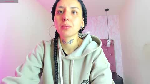 iris_77 online show from November 28, 11:46 am