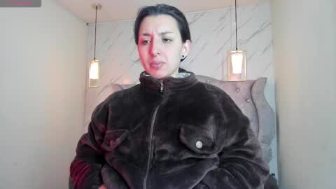 iris_77 online show from December 19, 12:23 pm