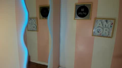 iris_laus online show from April 15, 7:58 pm