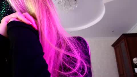 Lily online show from July 28, 2:13 pm