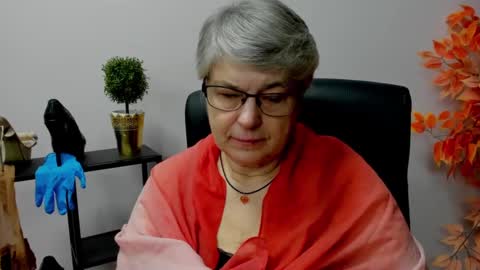 I R I S online show from February 10, 7:15 am