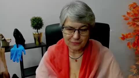 I R I S online show from February 10, 11:15 am